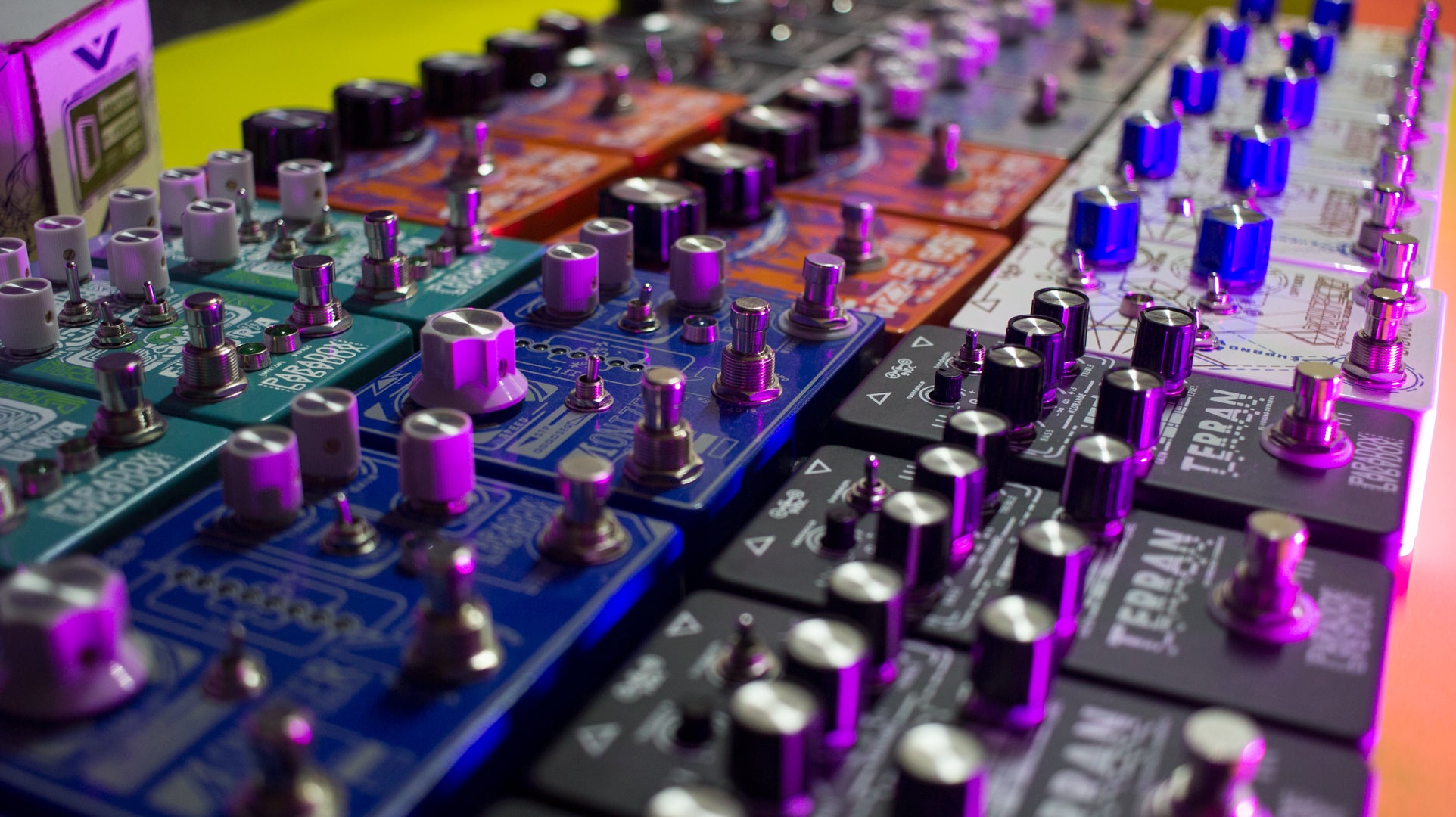 新品：Paradox Effects ULTROPIA　シンセ系フィルターペダル 究極のアシッドハウス系フィルター！？Paradox Effects ULTROPIA